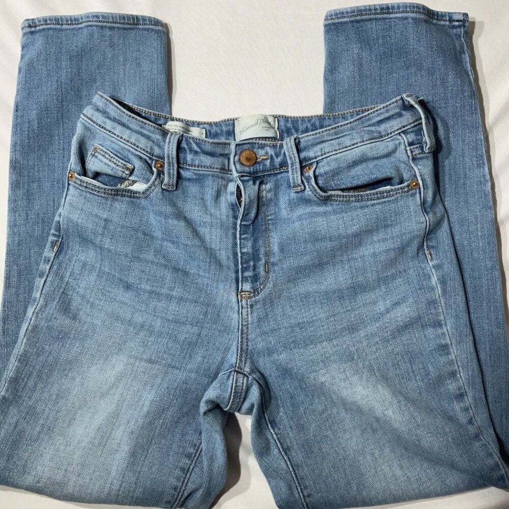 Universal Thread Womens High-Rise Tapered Light Wash Denim Jeans Size 4